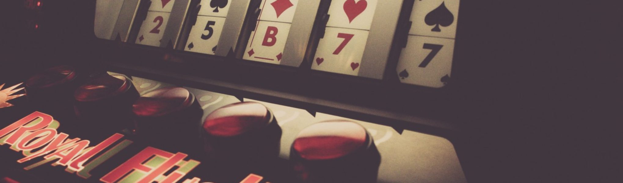 Preventing churn like a bandit - with uplift modeling, causal inference, and Thompson sampling